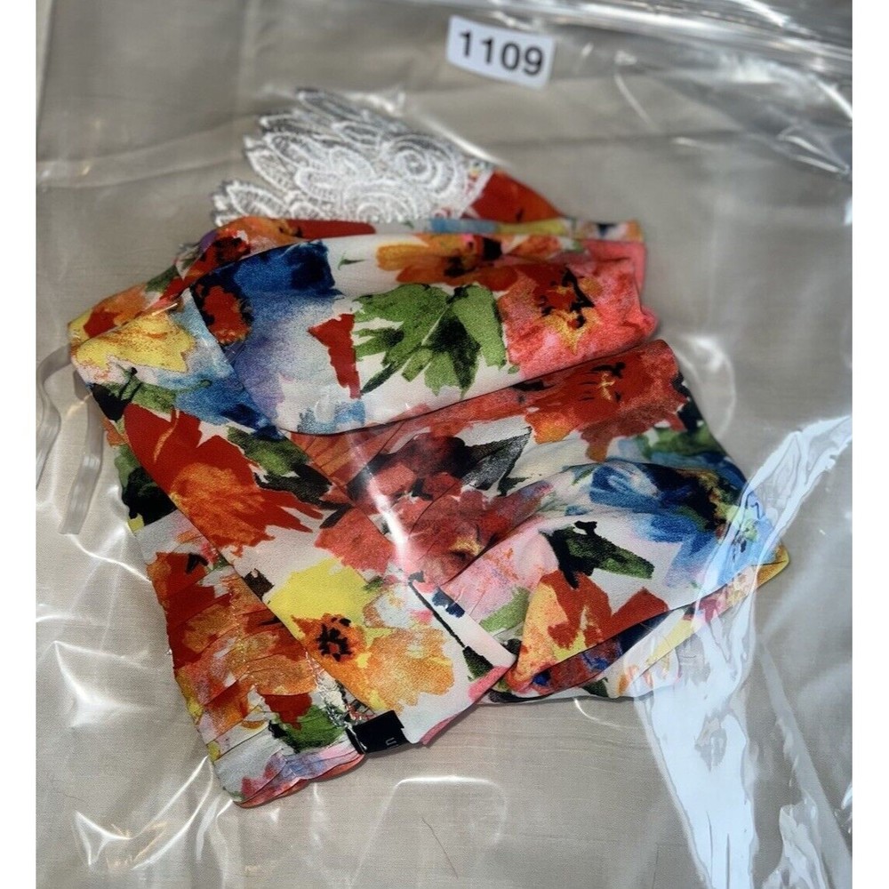 Floral Lace Shorts By Miin Size Small - Picture 8 of 8